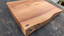 Load image into Gallery viewer, Elm Chopping board
