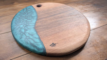 Load image into Gallery viewer, Racing green Resin and Cornish Walnut 36cm round board