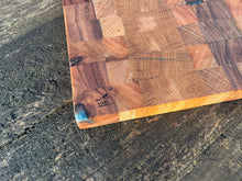 Load image into Gallery viewer, End grain chopping board
