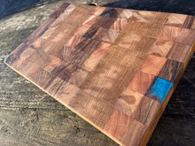 Load image into Gallery viewer, End grain chopping board
