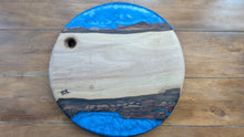 Load image into Gallery viewer, Blue walnut round board 36cm
