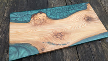 Load image into Gallery viewer, British Elm and dark green resin board
