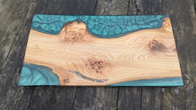 Load image into Gallery viewer, British Elm and dark green resin board
